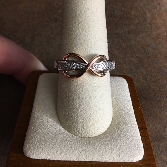 Jewelry - Sterling and rose gold size 8 unique ring. Stunning